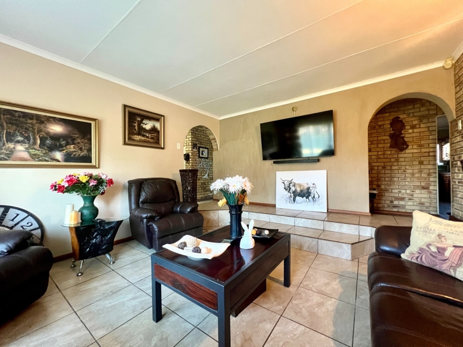 4 Bedroom Property for Sale in Wilgeboom A H North West
